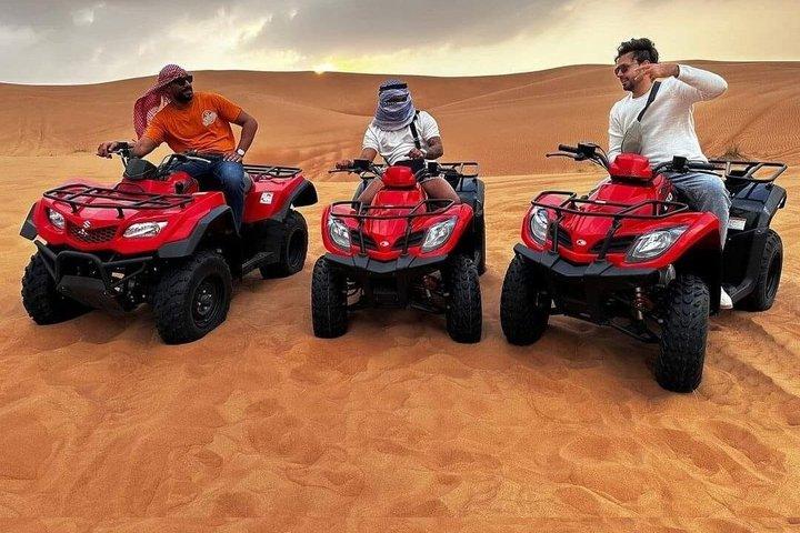 ATVクワッドバイク付きデザートサファリアドベンチャーBBQディナー