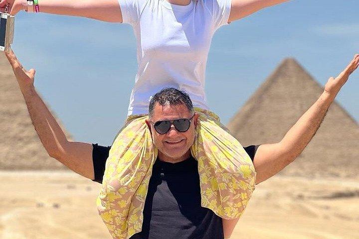 フルガダからギザのピラミッドとスフィンクスと宝石博物館への日帰り旅行