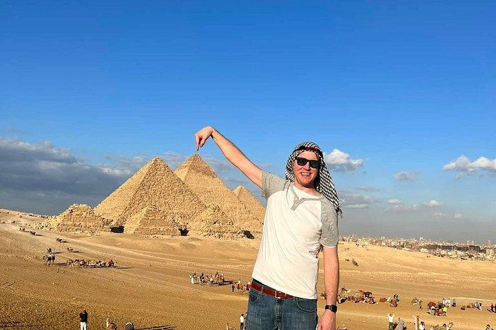 フルガダからギザのピラミッドとスフィンクスと宝石博物館への日帰り旅行