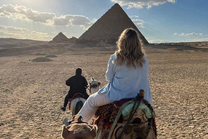 フルガダからギザのピラミッドとスフィンクスと宝石博物館への日帰り旅行
