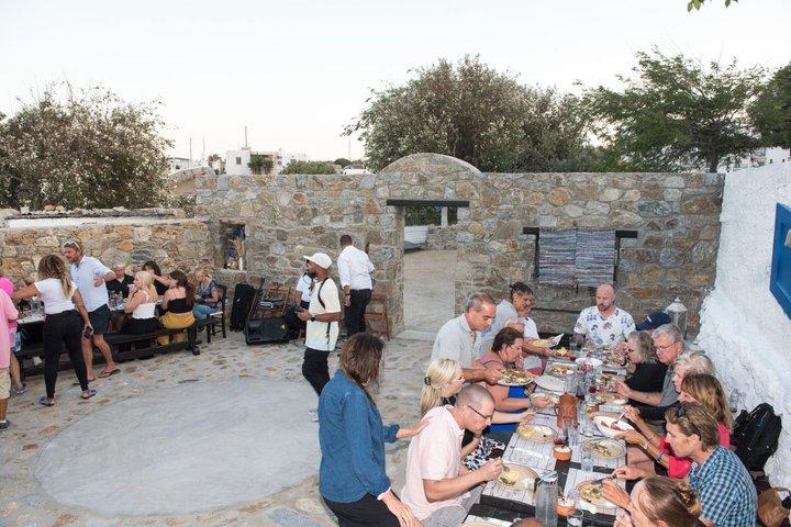 Traditionelles Mittag- oder Abendessen auf der Mykonischen Farm