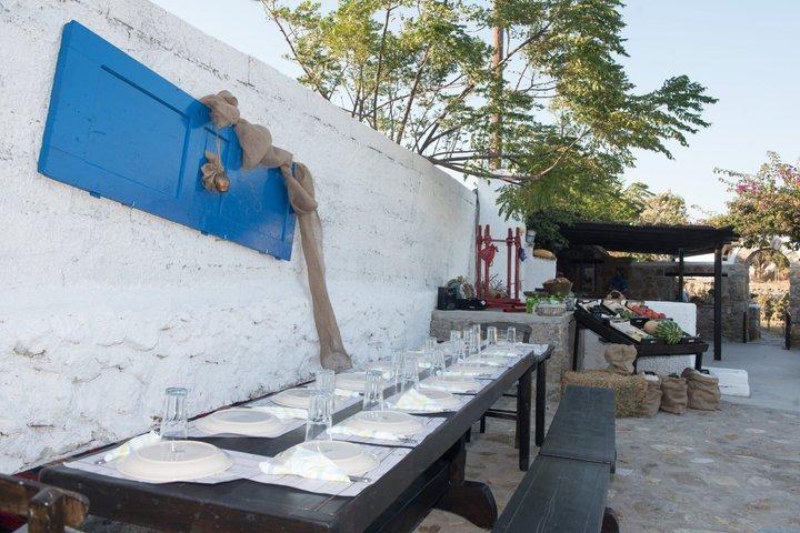 Traditionelles Mittag- oder Abendessen auf der Mykonischen Farm