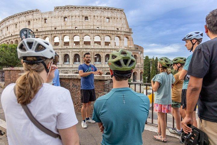 ローマの日の出 : イタリア語朝食付き小グループEバイクツアー