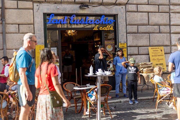 ローマの日の出 : イタリア語朝食付き小グループEバイクツアー