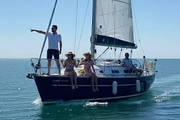 Lisboa Sunset Private Sailing com Open Bar & Pizza