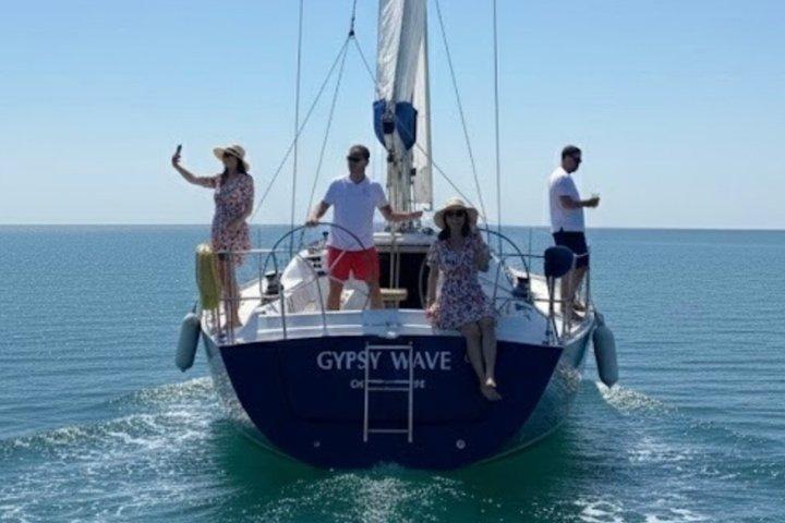 Lisboa Sunset Private Sailing com Open Bar & Pizza