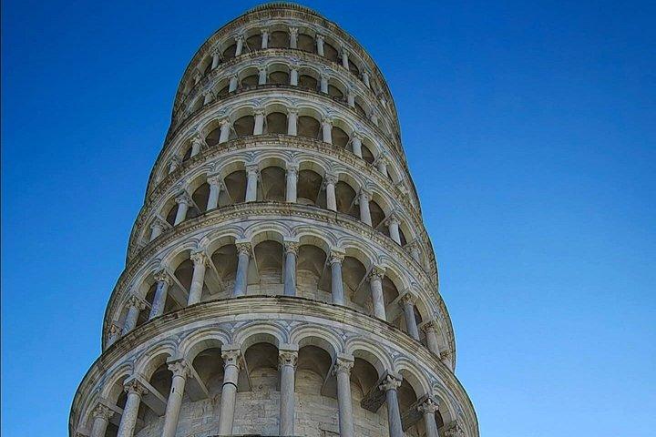 フィレンツェ発チンクエ・テッレとピサへのプライベート日帰り旅行