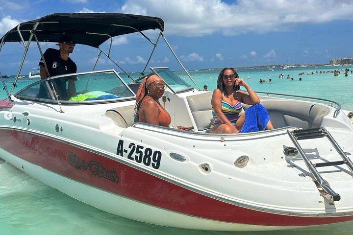Tour privado en barco por Aruba con bebidas y snorkel