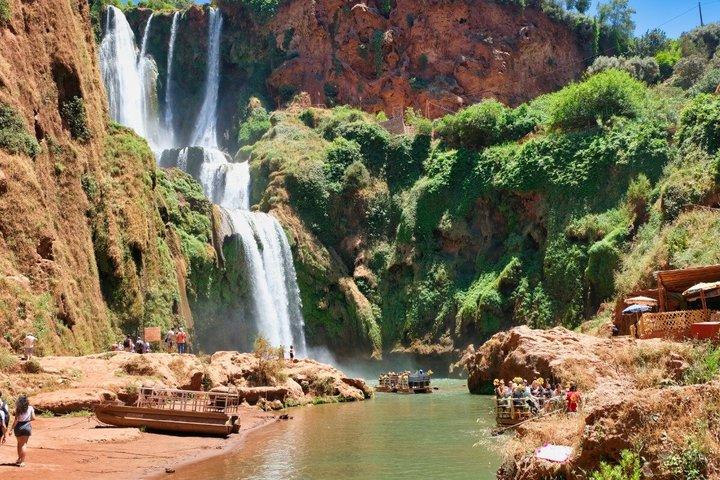 Marrakech para Ouzoud Waterfalls Day Trip com guia local e barco