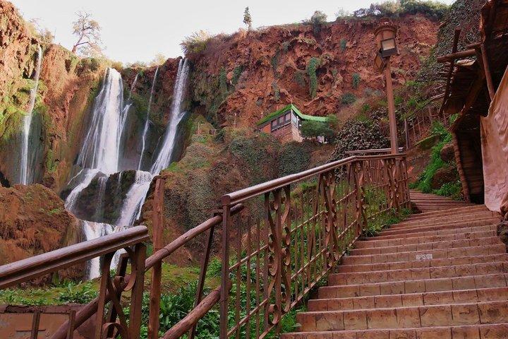 Marrakech para Ouzoud Waterfalls Day Trip com guia local e barco