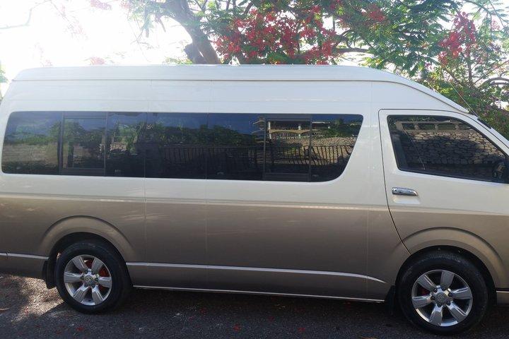 Privater VIP Flughafentransfer vom MBJ Flughafen nach Ocho Rios Hotels