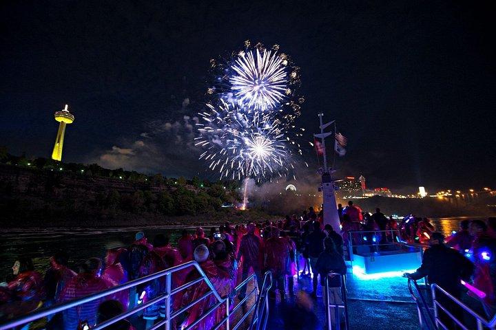 Niagara Walking Tour and Fireworks Cruise