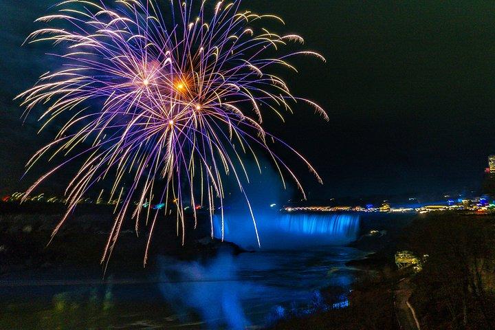 Niagara Walking Tour and Fireworks Cruise