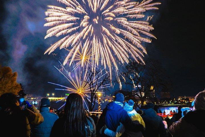 Niagara Walking Tour and Fireworks Cruise