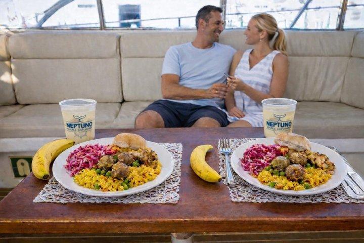 テネリフェ島でクジラを観察：泳ぎとランチ付きのヨットツアー