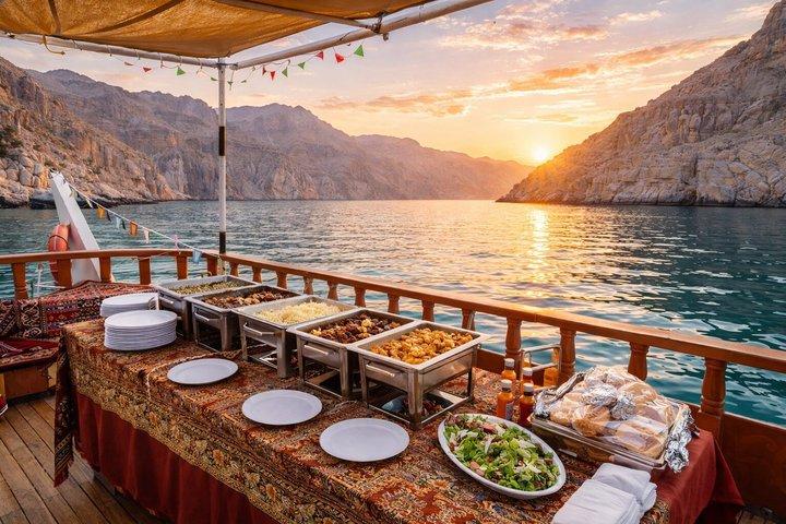 Musandam Khasab Übernachtung Dhow Kreuzfahrt mit Grill Abendessen