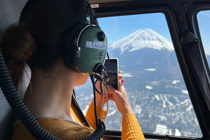 Mt. Fuji + Kamakura Helicopter Private Tour (90-Min)