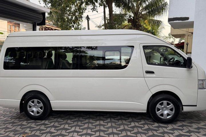 Private Driver in Sri Lanka for Groups