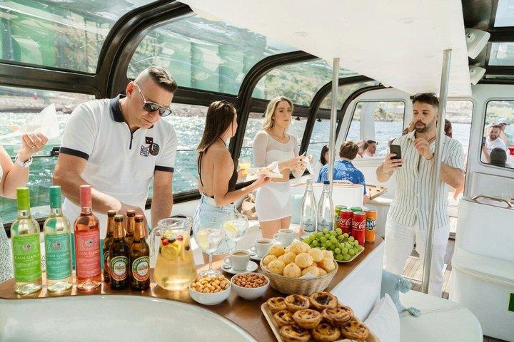 Lisbon：ライブDJとオープンバーによるプライベートボートレンタル