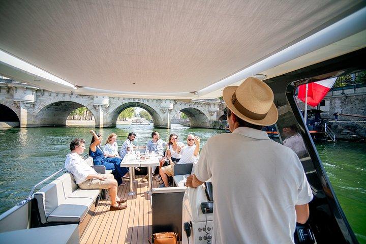 2 - 12 personer Private River Boat Tour i Paris med Rosé og Macarons
