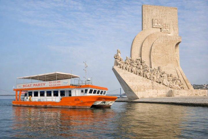 Panoramic Boat Tour with Drinks and Music