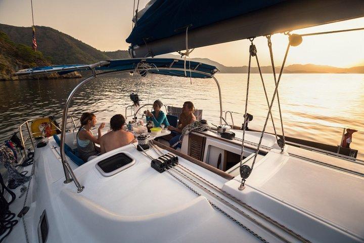 Crociera privata a vela a Dia Island Pasti gratuiti Bevande e SUP