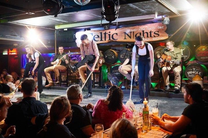 Dublin : Celtic Nights with Irish Dinner, Music & Dance Show（ダブリン：アイリッシュディナー、ミュージック＆ダンスショー付きケルトナイト）