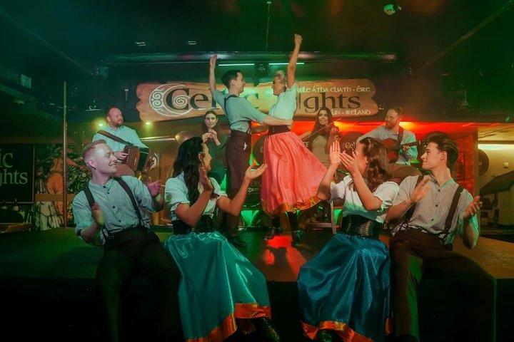 Dublin : Celtic Nights with Irish Dinner, Music & Dance Show（ダブリン：アイリッシュディナー、ミュージック＆ダンスショー付きケルトナイト）