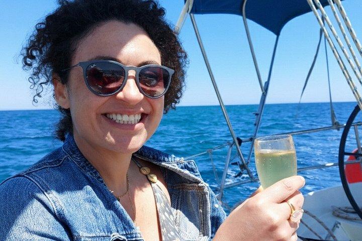 Authentische Barcelona Segeltour mit Schwimmen & Trinken