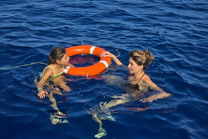 Authentische Barcelona Segeltour mit Schwimmen & Trinken