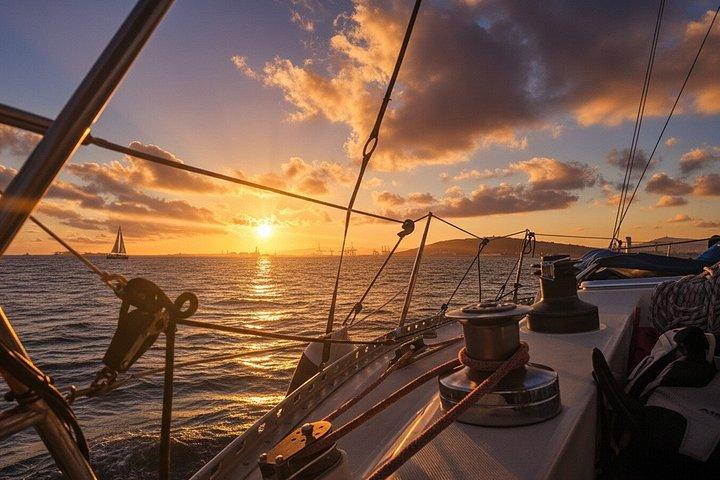 Authentische Barcelona Segeltour mit Schwimmen & Trinken