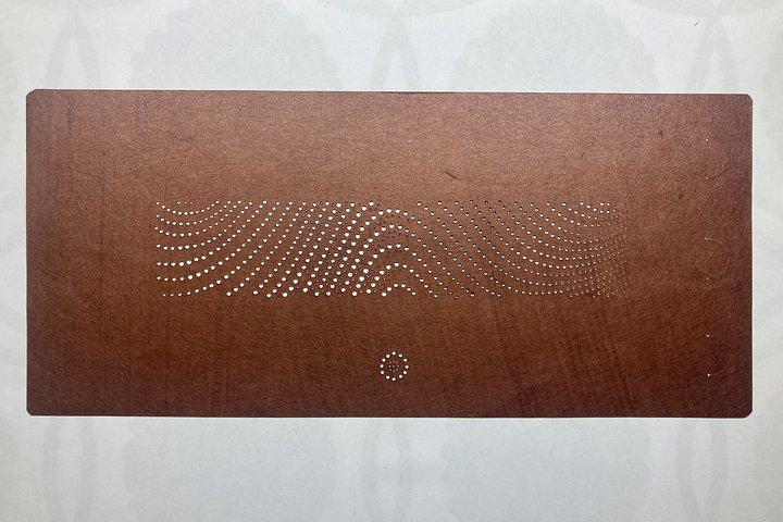 ステンシル彫刻家の工房と制作工程を見学