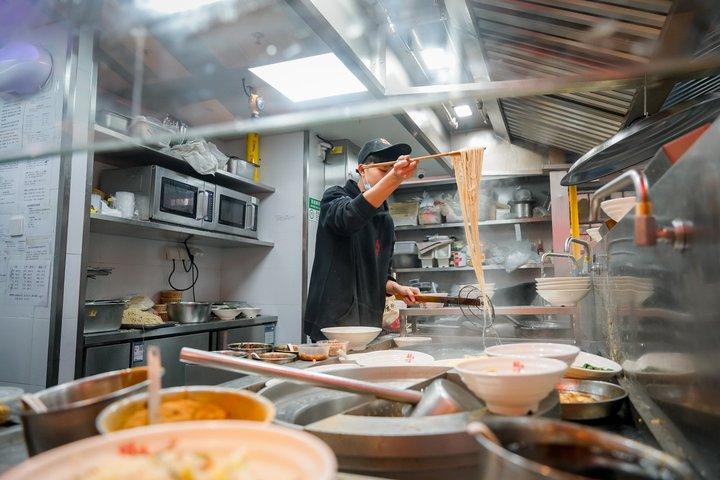 小グループ : 上海アフターダークフードツアー(9回の試食付き)