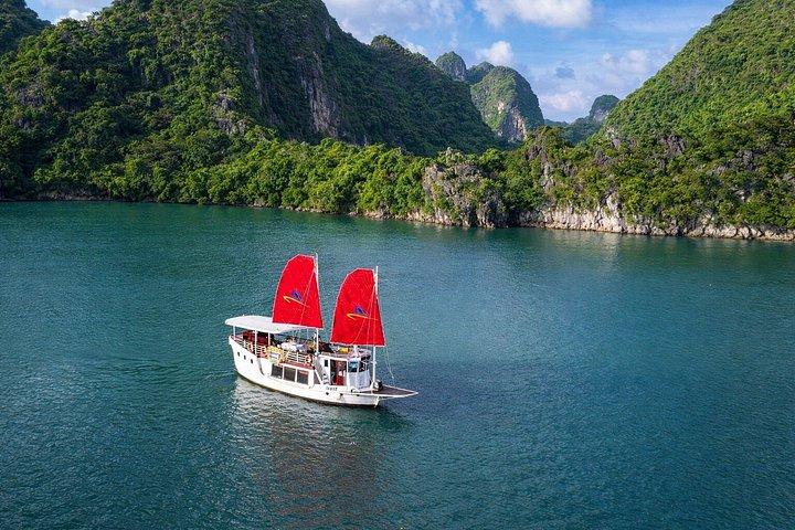 ハロン湾からプライベートクルーズ-ランハ湾-白頭龍湾
