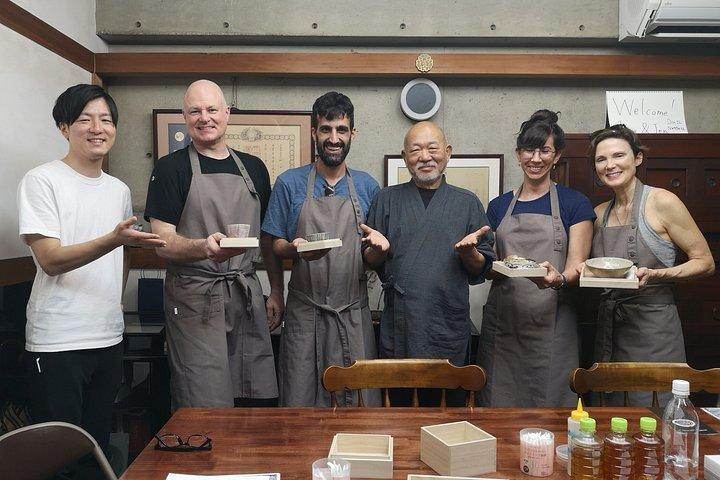 Traditionel Kintsugi Workshop med en Master Craftsman