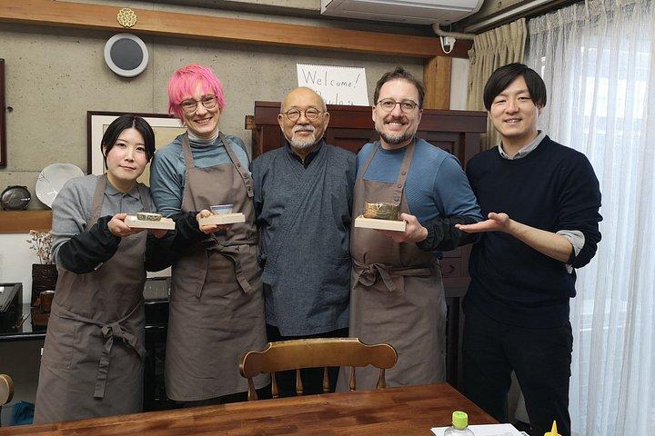 Traditionel Kintsugi Workshop med en Master Craftsman