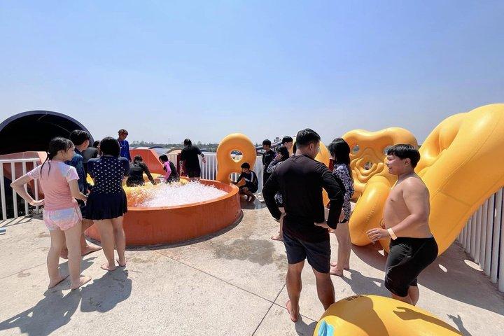 チェンマイ、サンカンペーン地下鉄トレックウォーターパークチケット