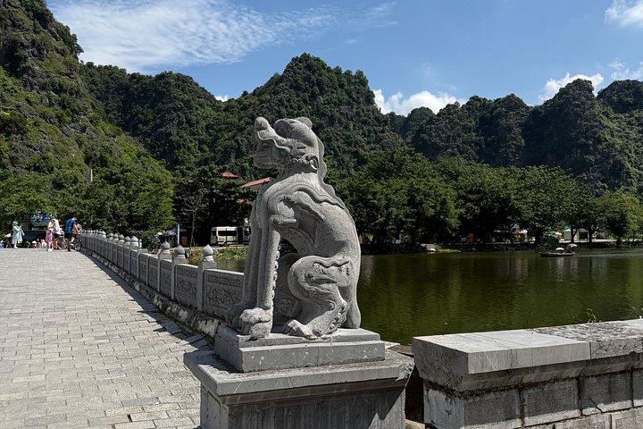 ニンビンツアー：チャンアン、ホアルー古都、バイディンパゴダ
