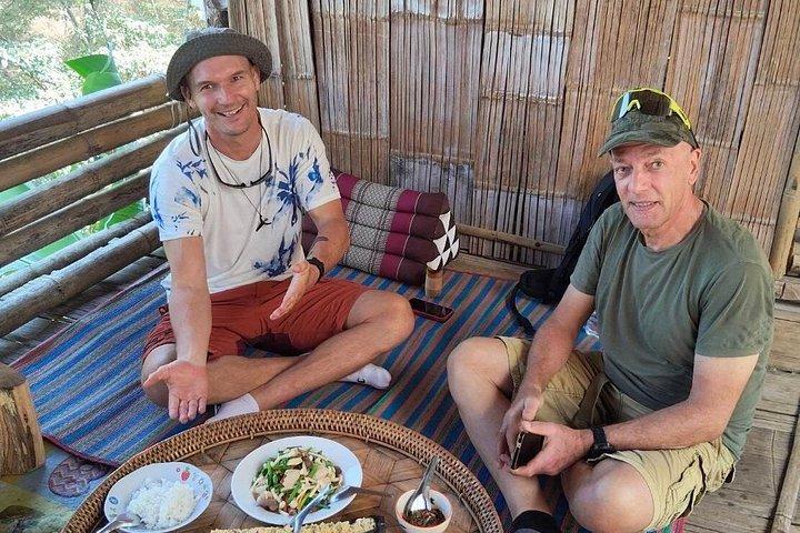 チェンライ・ジャングル・トレックヒルトライブ滝温泉付き