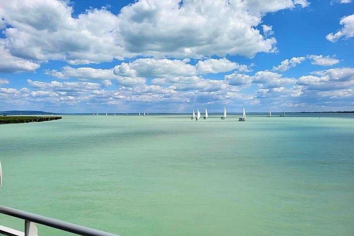ブダペストからヨーロッパの一番の隠された宝物地区へのプライベートツアー：バラトン湖