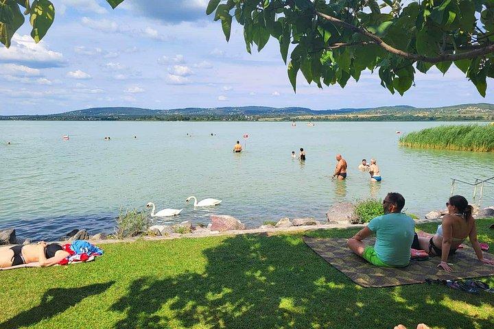 車で行くバラトン湖旅行、湖での水泳/入浴付き