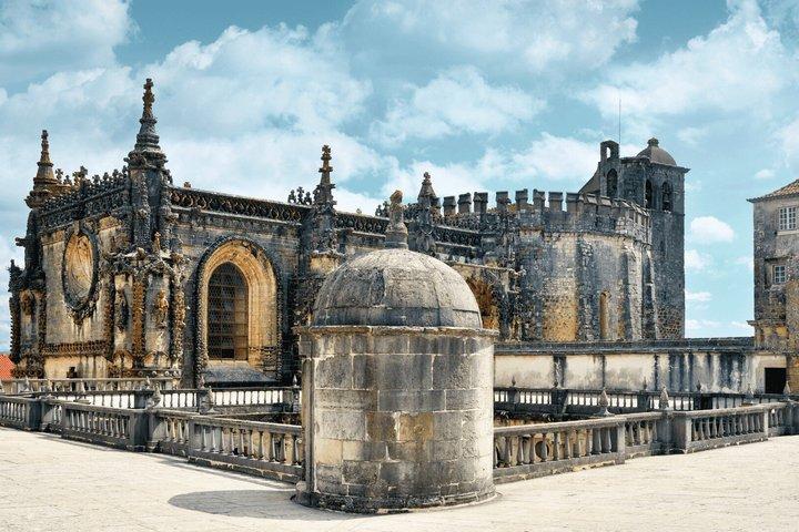 Templer- und Burgen-Tour Tomar und Almourol ab Lissabon + E-Book