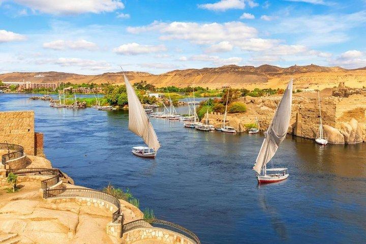 Sunset Sailing on the Nile por Felucca de Luxor Hotels