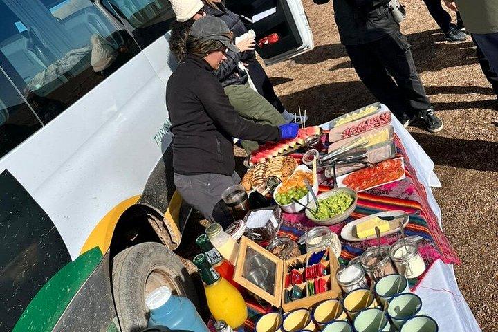 タティオ間欠泉ツアー（ビュッフェ式朝食と入場料込み）