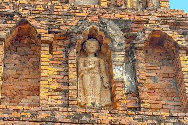 ハリプンチャイの古代都市トップ観光スポットと4ミニフードツアー