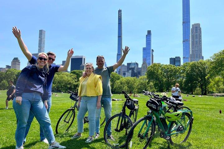 セントラルパークEバイクツアー：象徴的なランドマークを発見