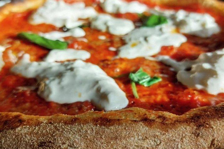 E-Bike Food Tour Parmigiano Reggiano e Preparazione della Pizza