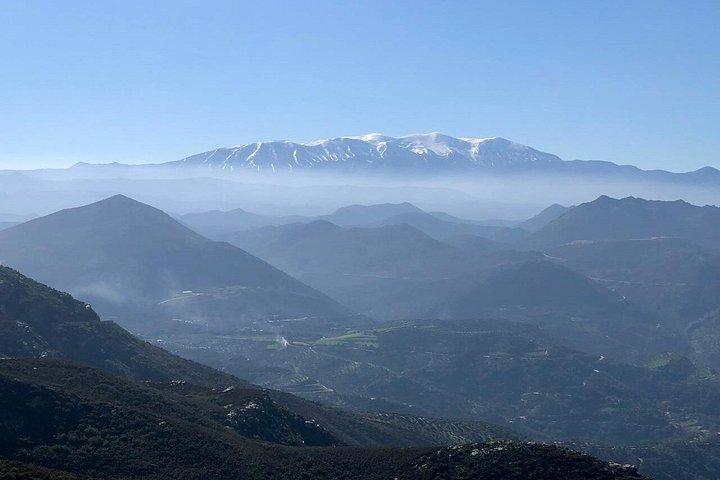 プシロリティス山自然公園、ゼウス洞窟、ザロス湖（昼食付き）
