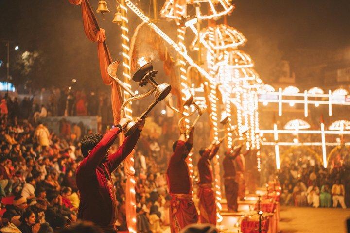 Varanasi Landmark Evening City Tour - Aarti, sejlsport og vidne til GUD