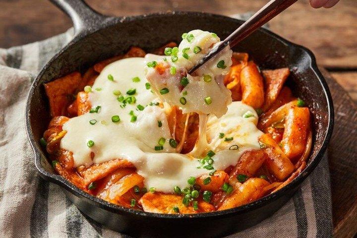 2時間エクスプレストロントフードツアー：ケンジントンマーケットの味
